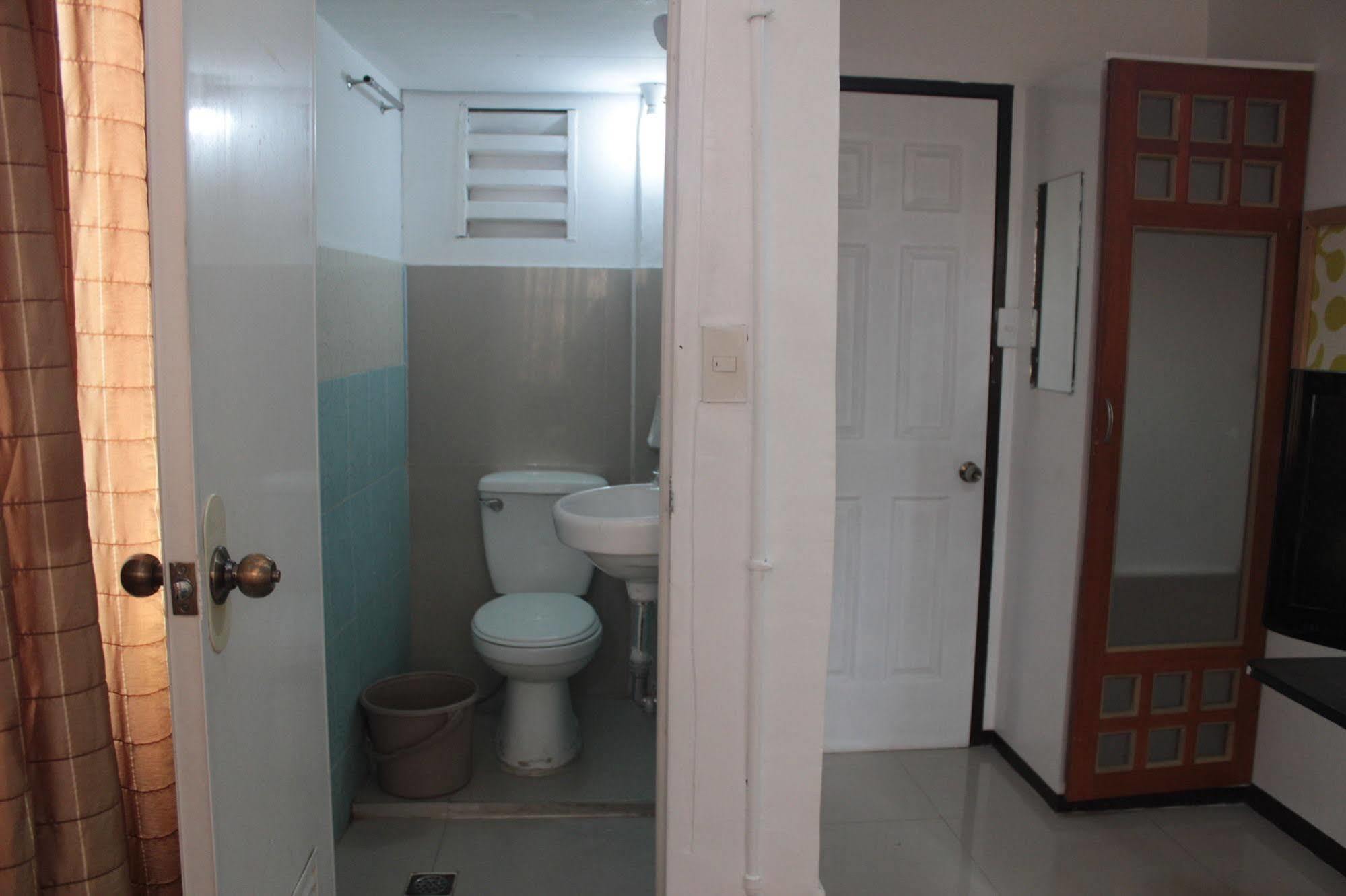 Yuj Inn - Quezon City Zewnętrze zdjęcie